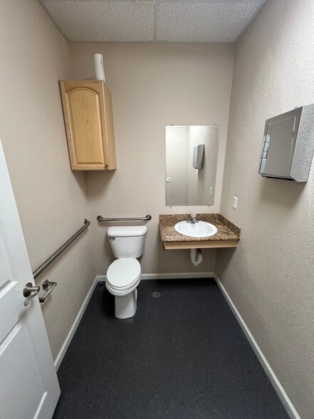 More Photos Of 123-151 12th St SW, Loveland Manufacturing For Sale