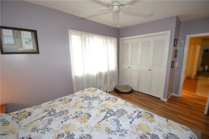 More Photos Of 450 E Main St, Palmyra General Retail For Sale