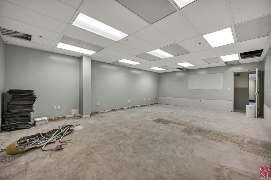 More Photos Of 351 Burnham St, East Hartford Light Manufacturing For Sale