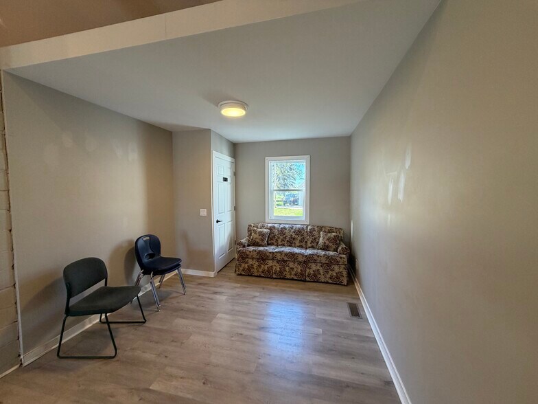 More Photos Of 105 W Vine St, Yutan General Retail For Sale