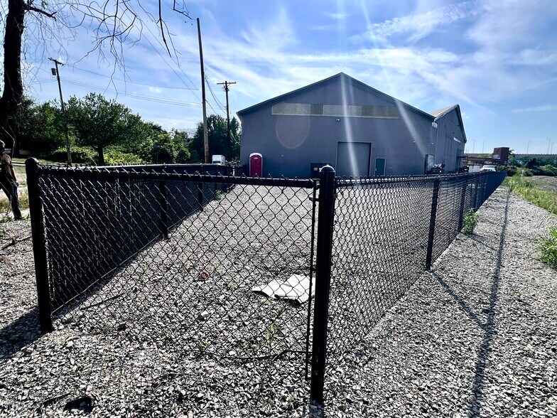 More Photos Of 1400 Nixon St, Pittsburgh Warehouse For Sale