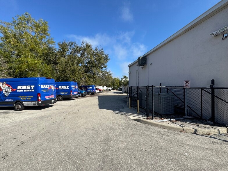 More Photos Of 1455 Rail Head Blvd, Naples Warehouse For Lease