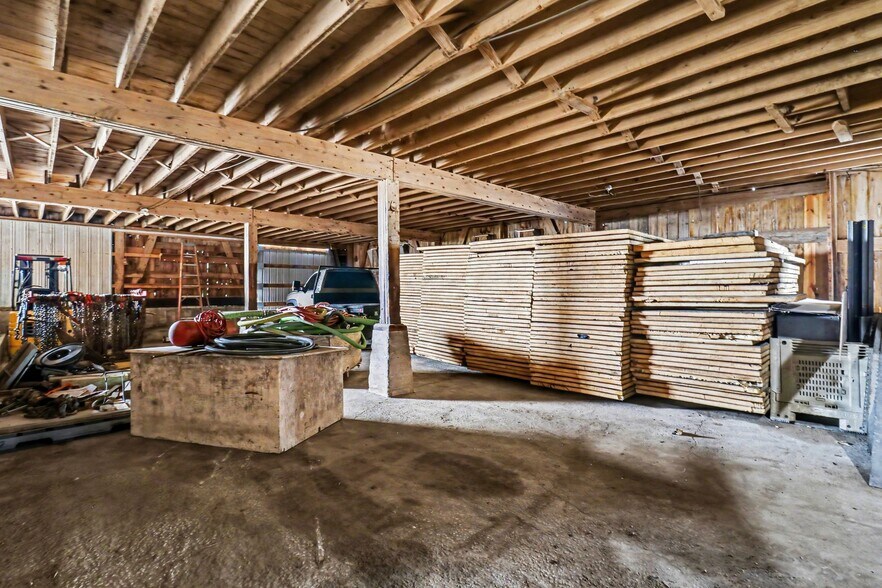 More Photos Of 4685 W US Route 20, Gibsonburg Light Distribution For Sale