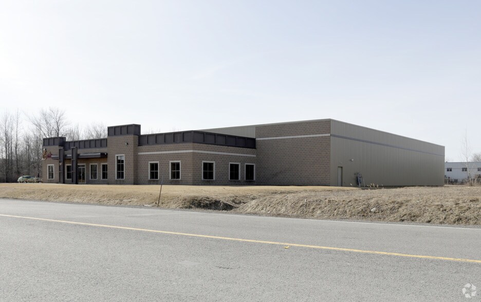 More Photos Of 305 Av Liberté, Candiac Warehouse For Lease