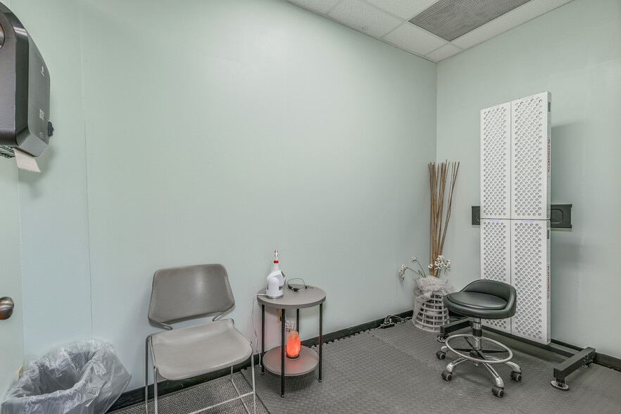 More Photos Of 133 Sandberg Rd, Monticello Storefront For Sale