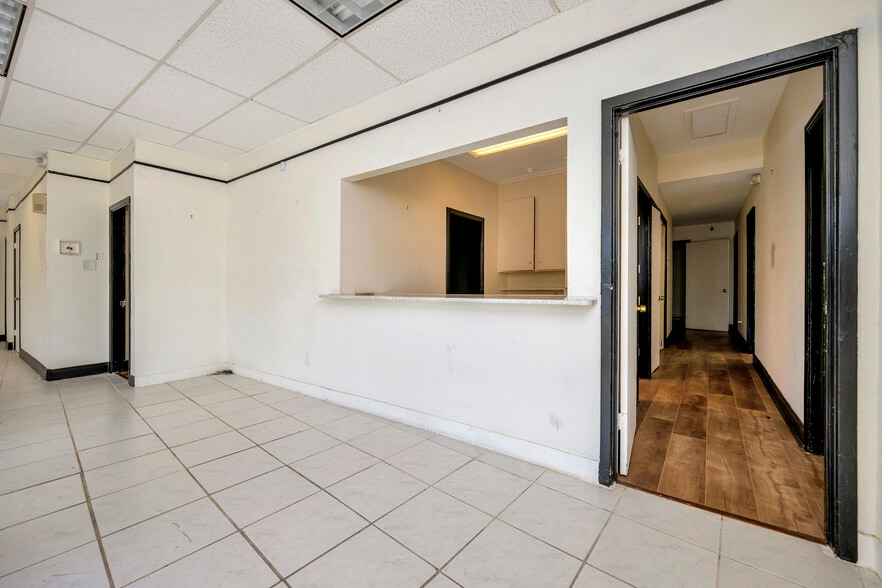 More Photos Of 2200 Evans Ave, Fort Worth Medical For Sale