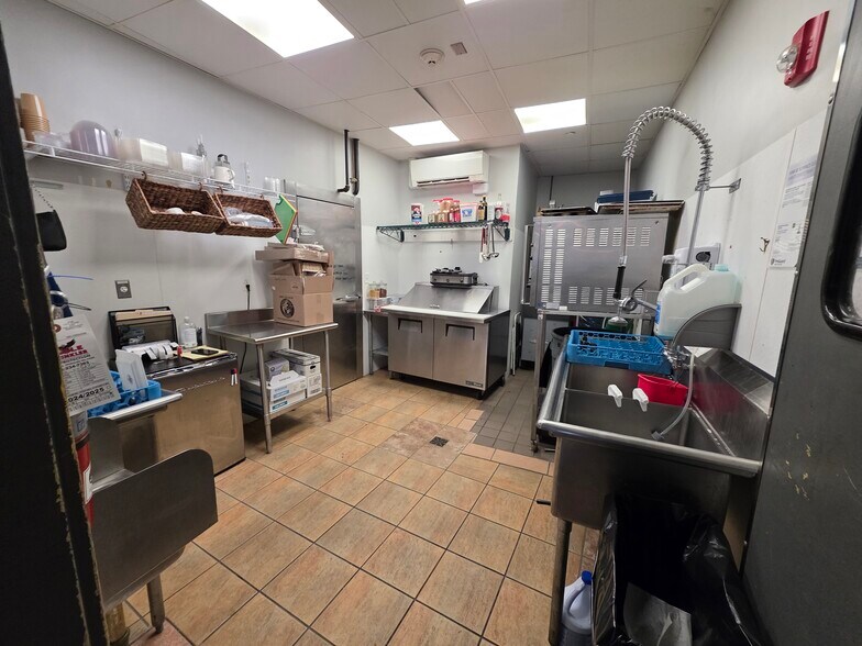 More Photos Of 56 Franklin St, Worcester Apartments For Lease