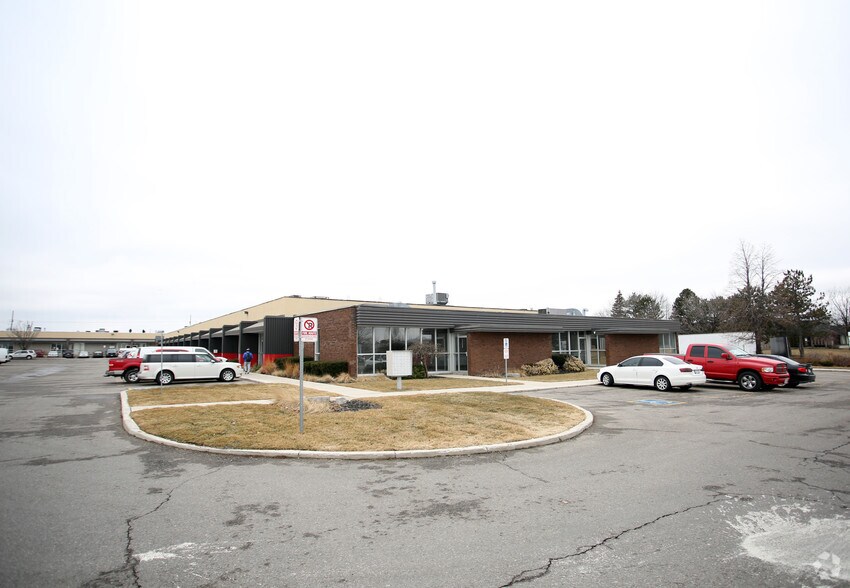 More Photos Of 2740-2762 Slough St, Mississauga Warehouse For Sale