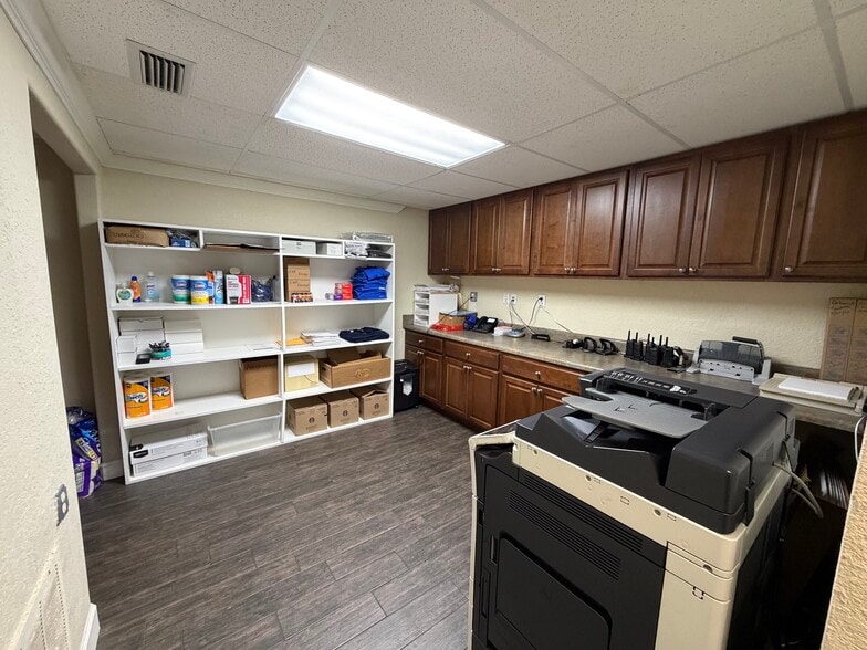 More Photos Of 1302 W Busch Blvd, Tampa Office For Sale