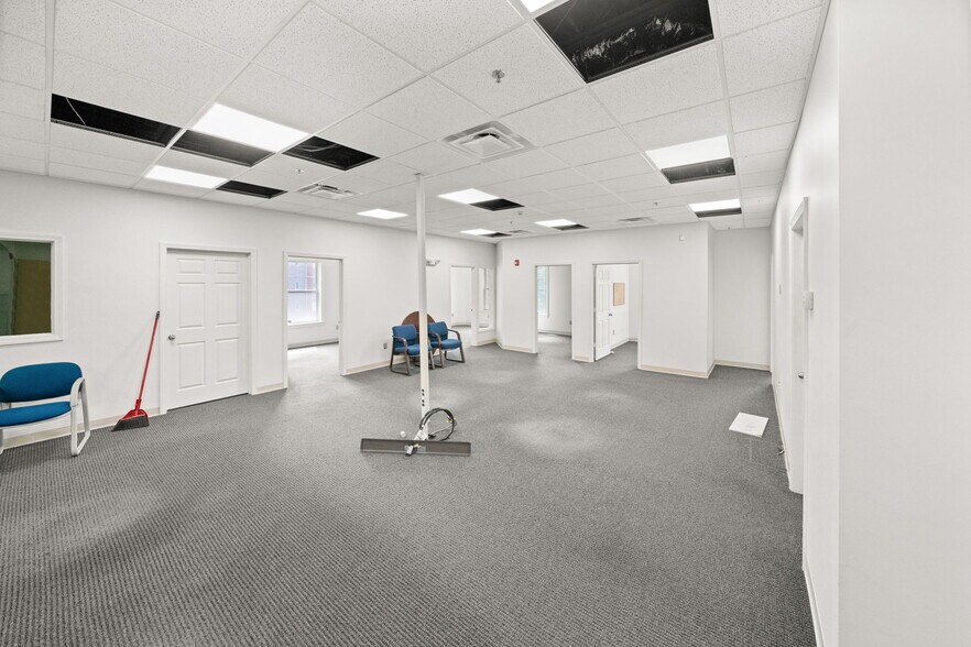 More Photos Of 140 N Franklin St, Holbrook Office For Sale