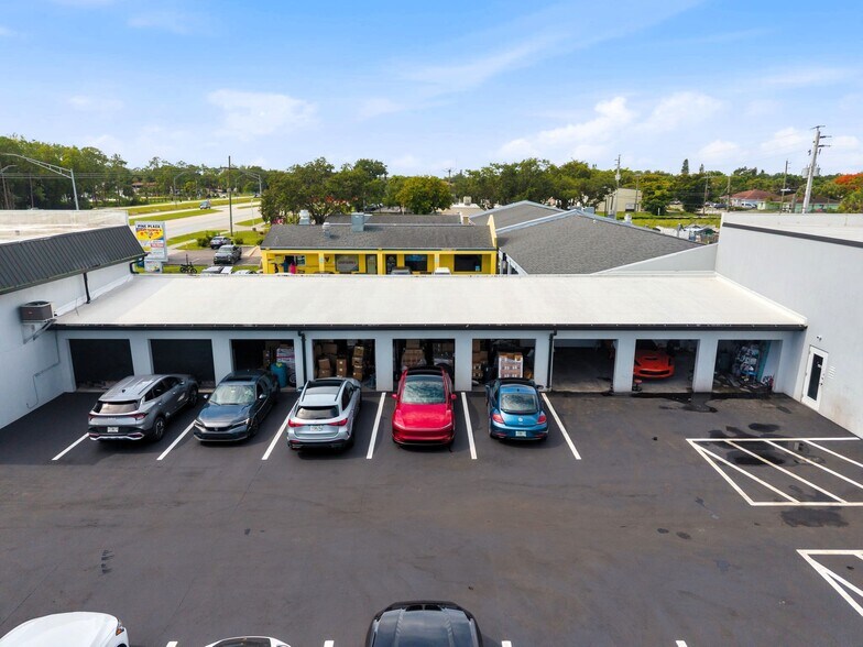 More Photos Of 12445 Collier Blvd, Naples Showroom For Sale