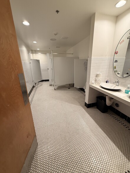 More Photos Of 600 S La Brea Ave, Los Angeles Storefront Retail Residential For Sale