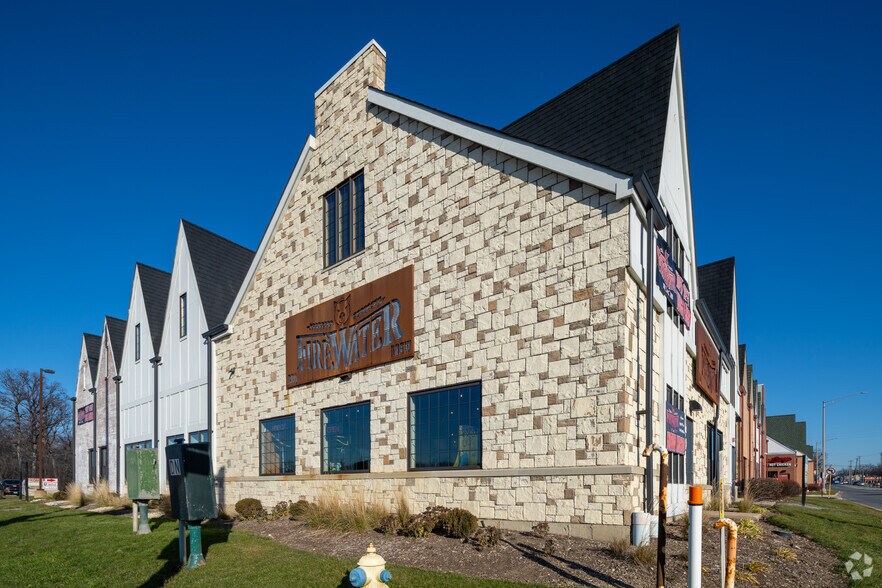 More Photos Of 623 W North Ave, Elmhurst Unknown For Lease