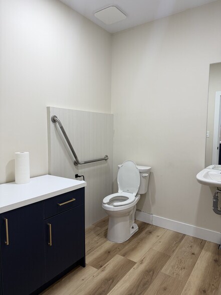 More Photos Of 14858 60 Av, Surrey Apartments For Lease