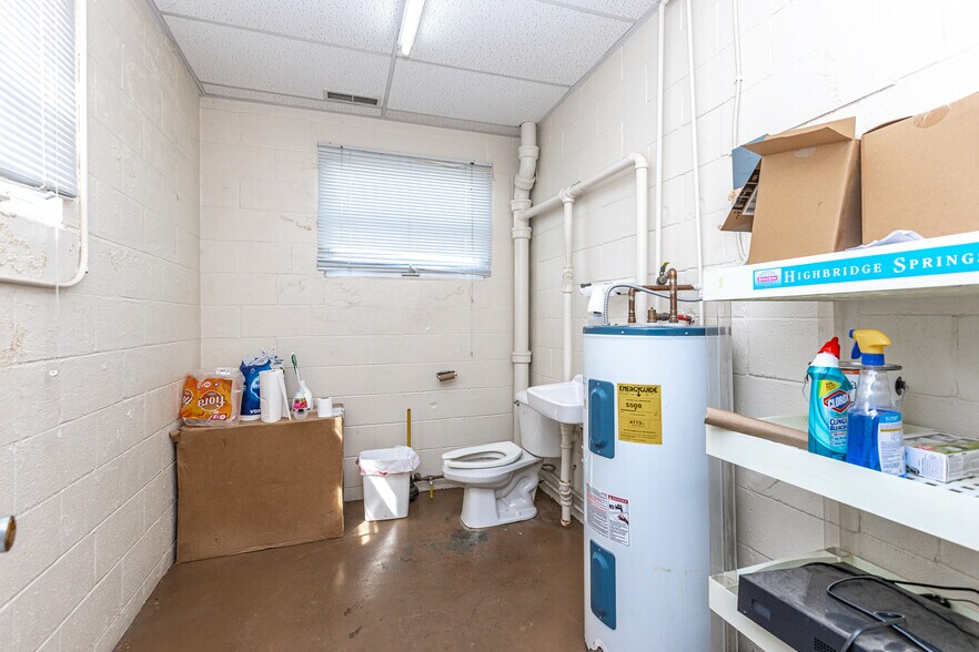 More Photos Of 665 David Ave, Danville Self Storage For Lease