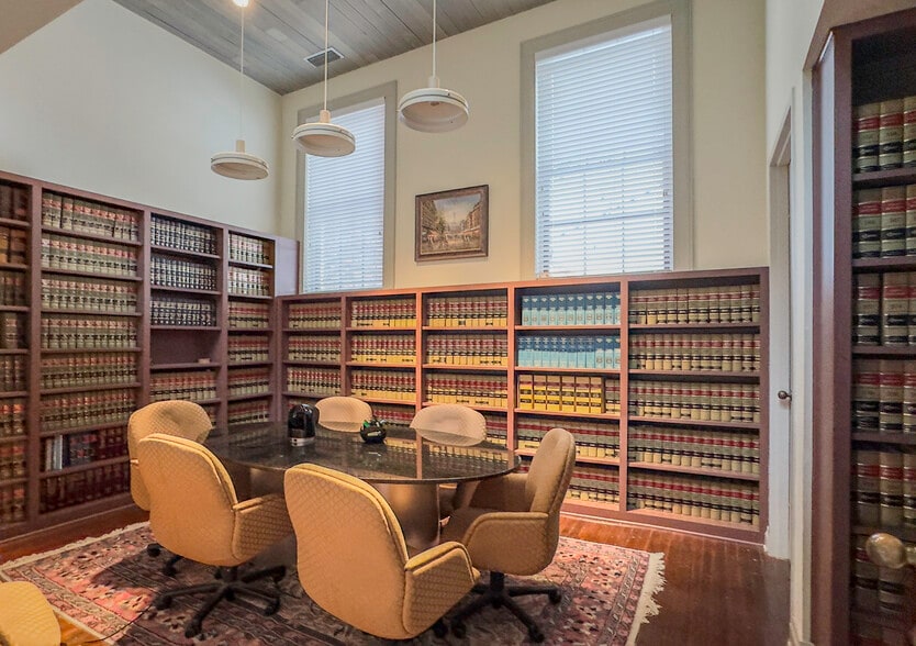 More Photos Of 25 South Court St, Montgomery Office Residential For Sale