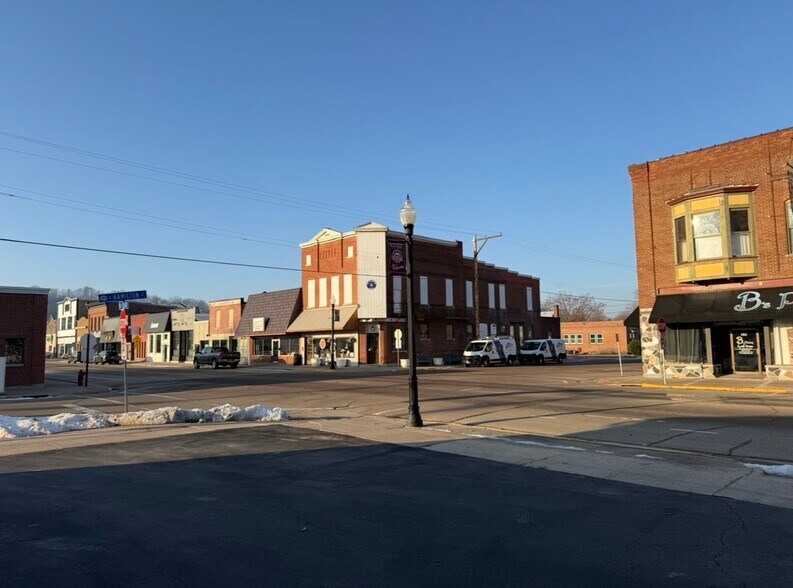More Photos Of 103 Leonard St S, West Salem Freestanding For Lease