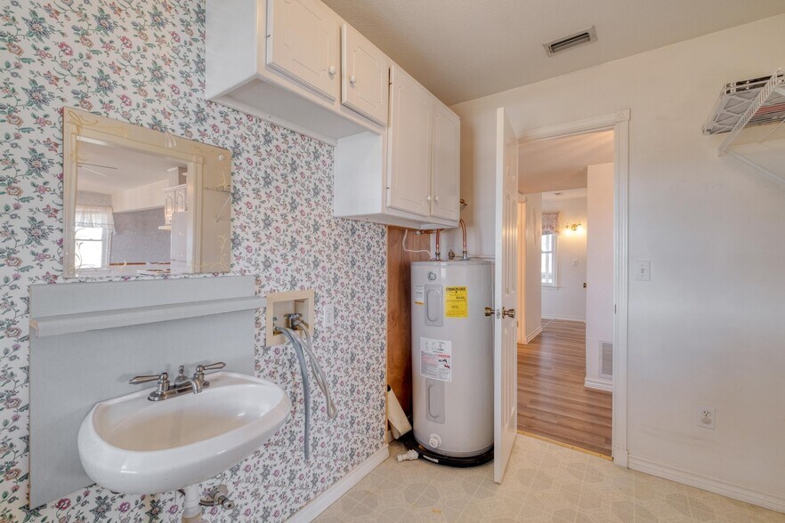 More Photos Of 829 State Highway 21 W, Cedar Creek Specialty For Sale