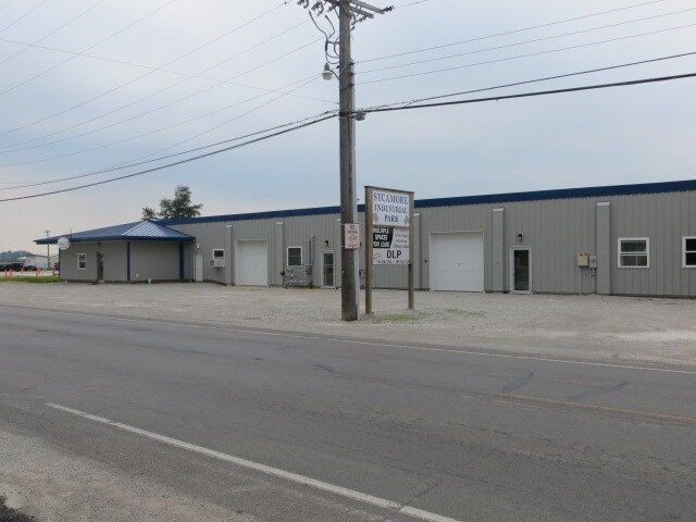 More Photos Of 315 S Sycamore St, Flora Warehouse For Lease