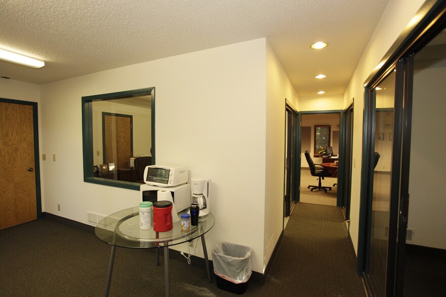 More Photos Of 3701 Shoreline Dr, Orono Coworking Space