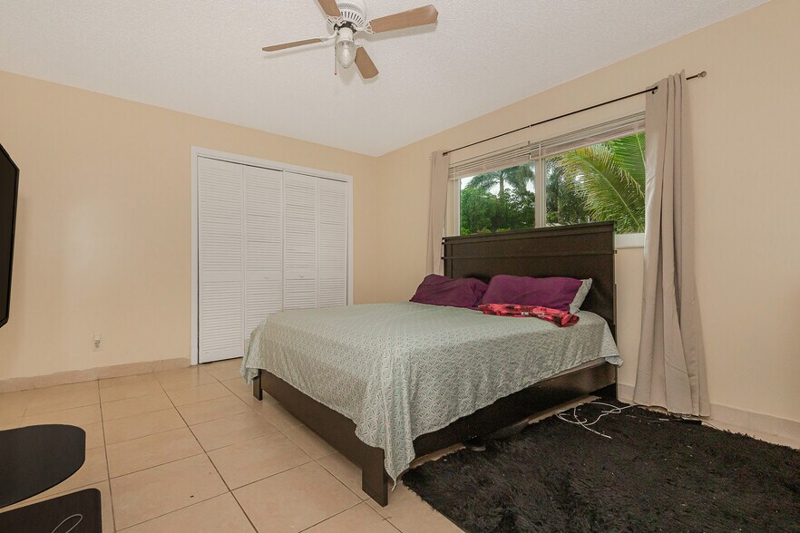More Photos Of 4063-4065 SW 51st St, Fort Lauderdale Apartments For Sale