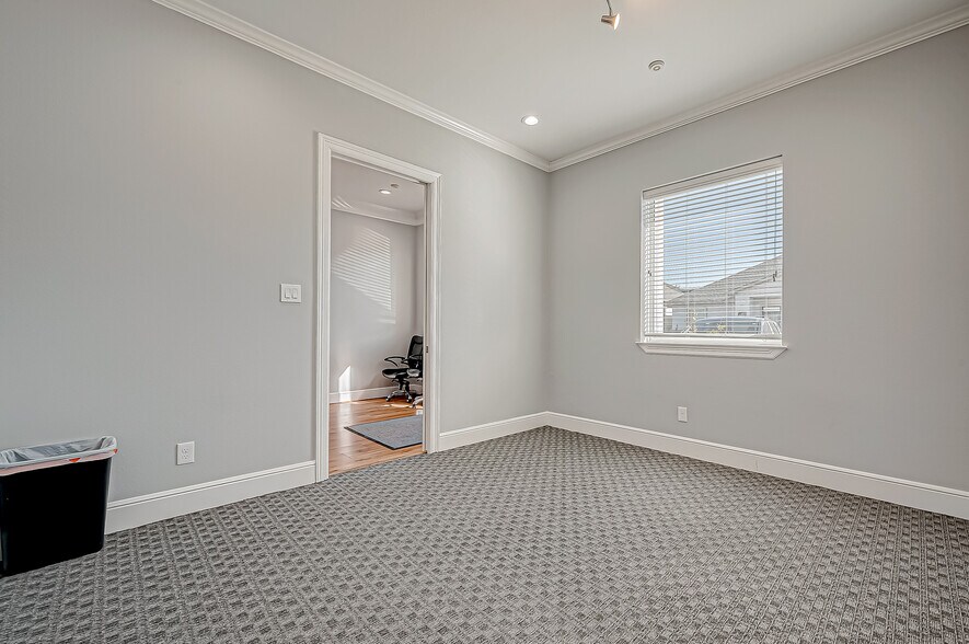 More Photos Of 18514 Green Land Way, Houston Medical For Lease