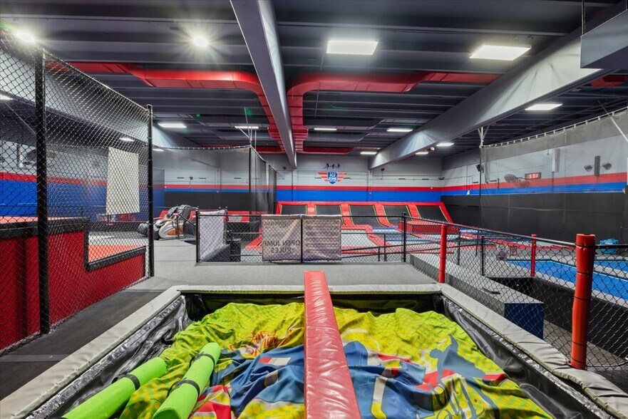 More Photos Of 7 S 4th St, Council Bluffs Health Club For Sale