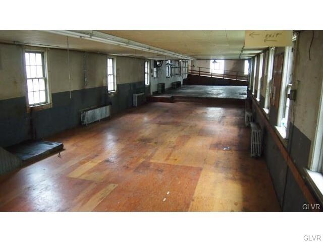 More Photos Of 324-326 Washington St, Walnutport Office For Sale