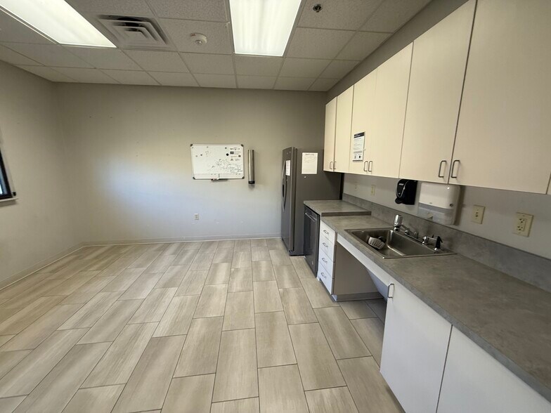 More Photos Of 3413 Golden Rd, Tyler Medical For Sale