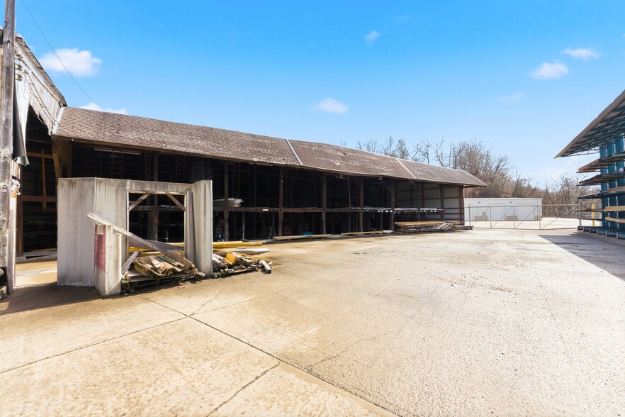 More Photos Of 715 W Pike St, Clarksburg Mixed Retail For Lease