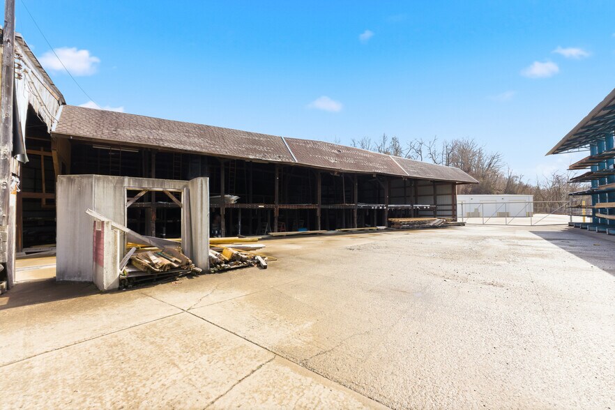 More Photos Of 715 W Pike St, Clarksburg Mixed Retail For Sale