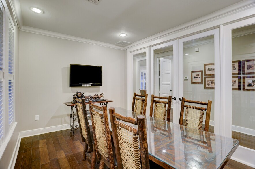 More Photos Of 206 Brooks St, Sugar Land Office Residential For Sale