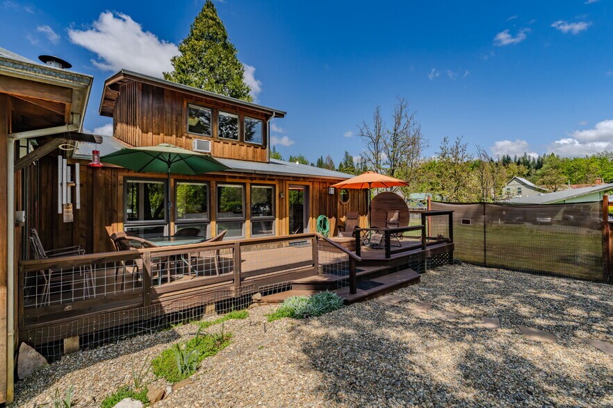 More Photos Of 21376 Consolation St, Volcano Specialty For Sale