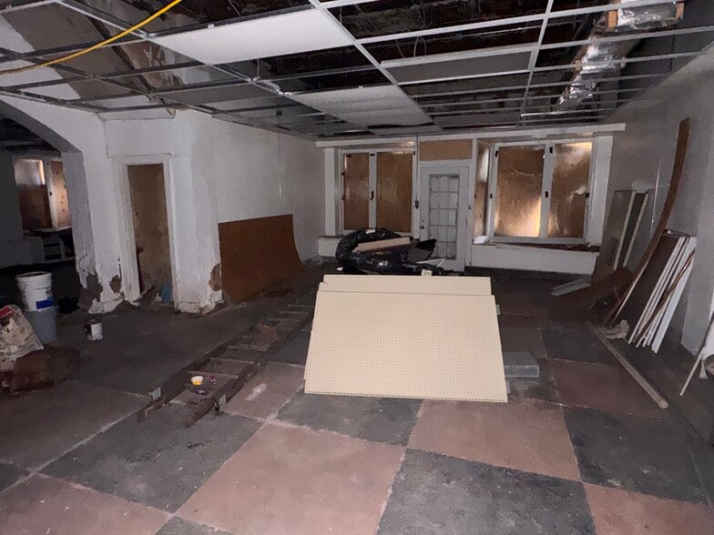 More Photos Of 369-371 S Central Ave, Columbus Bar For Sale