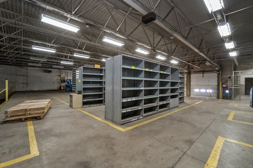 More Photos Of 1050 W Water St, Coaldale Flex For Sale