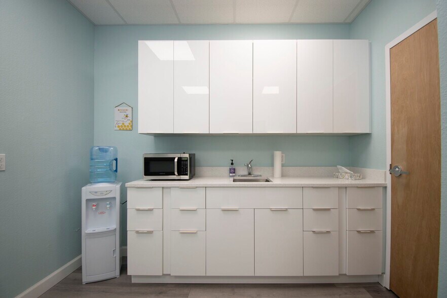 More Photos Of 4535 Tamiami Trl, Port Charlotte Office For Lease