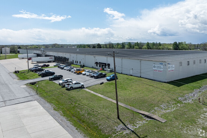 More Photos Of 1442 Toshiba Dr, Lebanon Distribution For Lease
