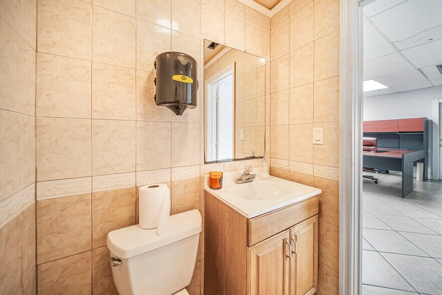 More Photos Of 3018 NW 79th Ave, Doral Warehouse For Lease