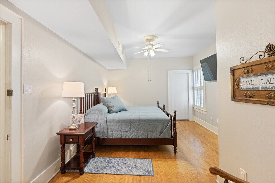 More Photos Of 53447 Highway 290, Hempstead Specialty For Sale