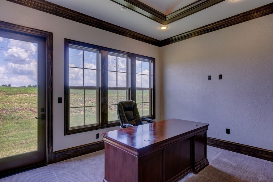 More Photos Of 6115 New Copeland Rd, Tyler Medical For Sale