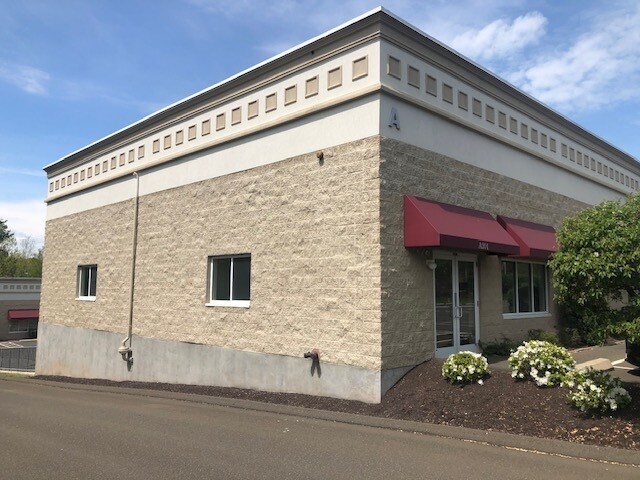 More Photos Of 100 Corporate Dr, Trumbull Research And Development For Lease