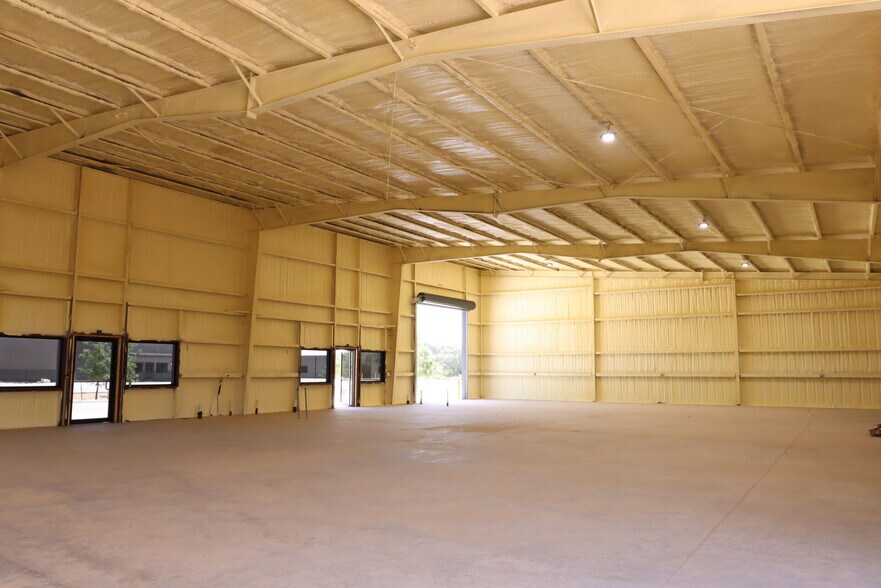 More Photos Of 606 Mill Run, Kerrville Warehouse For Lease