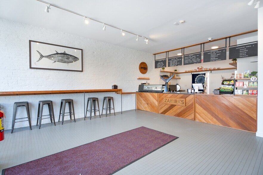 More Photos Of 105-107 Newtown Ln, East Hampton Storefront Retail Residential For Sale