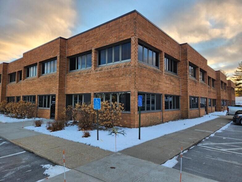 More Photos Of 974 73rd St, West Des Moines Medical For Sale