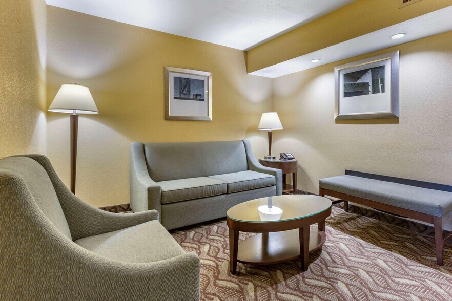 More Photos Of 2000 N Main St, Roswell Hotel For Sale
