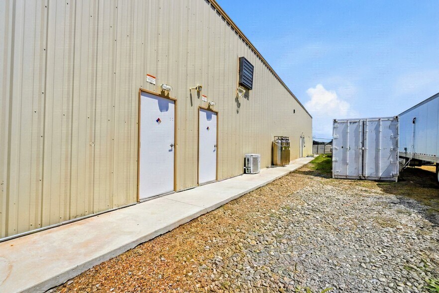 More Photos Of 1203 NW Airport Rd, Cache Industrial For Sale