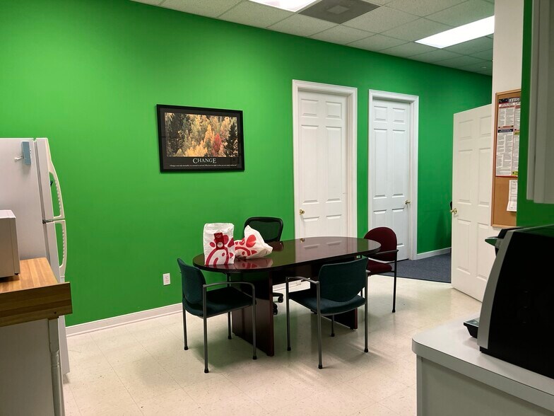 More Photos Of 33370-33388 Liberty Pky, North Ridgeville Light Distribution For Sale