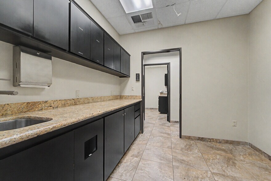 More Photos Of 1166 Live Oak Blvd, Yuba City Medical For Lease