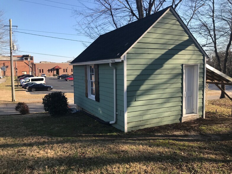More Photos Of 203 W Nash St, Louisburg Office For Lease