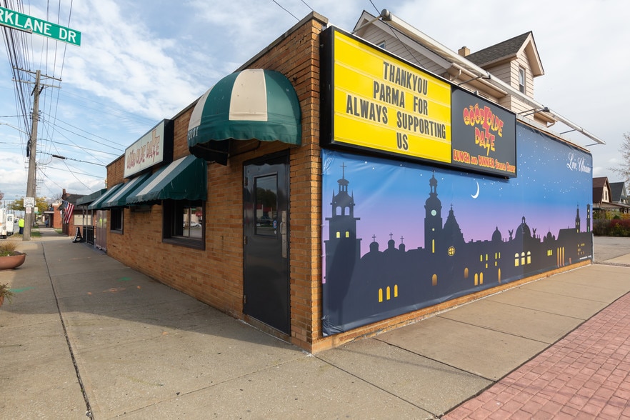 More Photos Of 6001 State Rd, Parma Restaurant For Sale